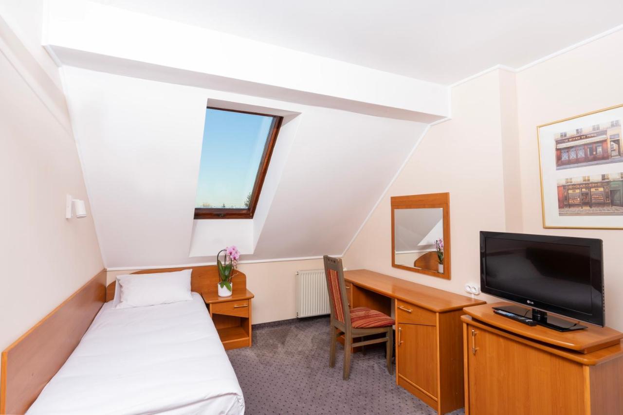 Hotel Victory Home Warschau Buitenkant foto