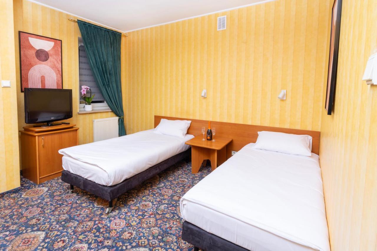 Hotel Victory Home Warschau Buitenkant foto