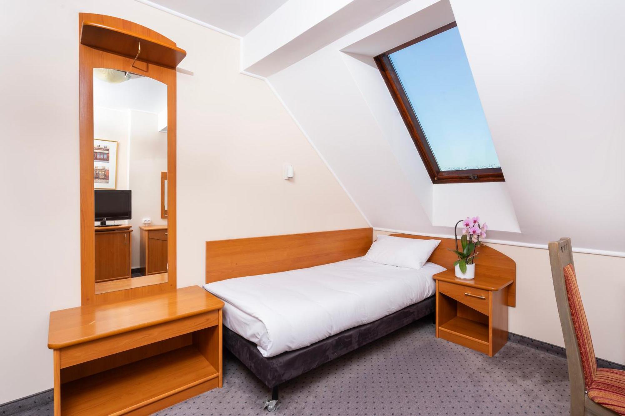 Hotel Victory Home Warschau Buitenkant foto