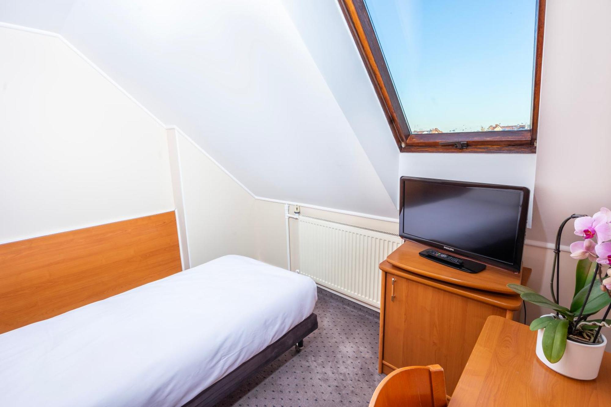 Hotel Victory Home Warschau Buitenkant foto